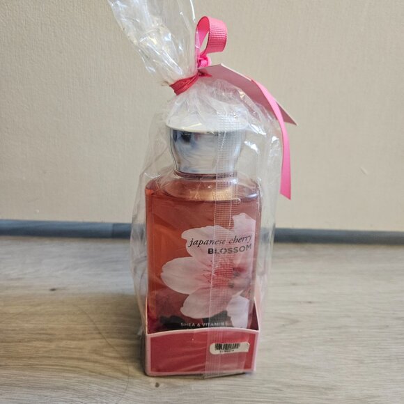 Bath and Body Works Japanese Cherry Blossom Lotion & Shower Gel Set - Picture 2 of 3